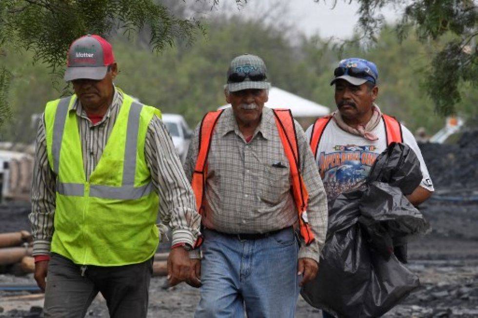 Cinco obreros lograron salir por su propio pie y hasta ahora no se tienen indicios de vida de otros diez.