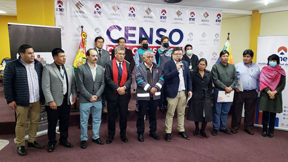 LA PAZ. La conferencia de prensa al cabo de la reunión que se prolongó por más de siete horas.