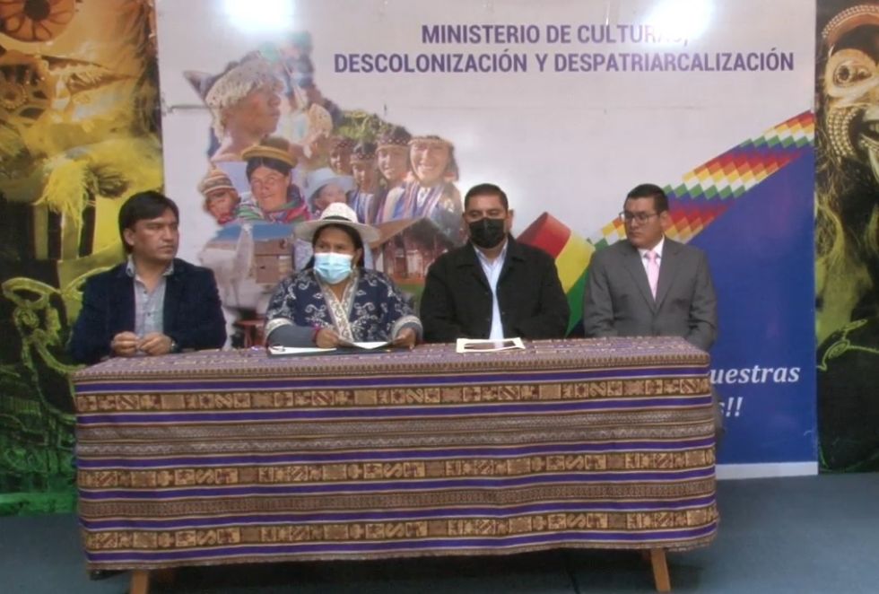Acto de lanzamiento de la festividad de la Virgen de Guadalupe, en el Ministerio de Culturas, en La Paz.