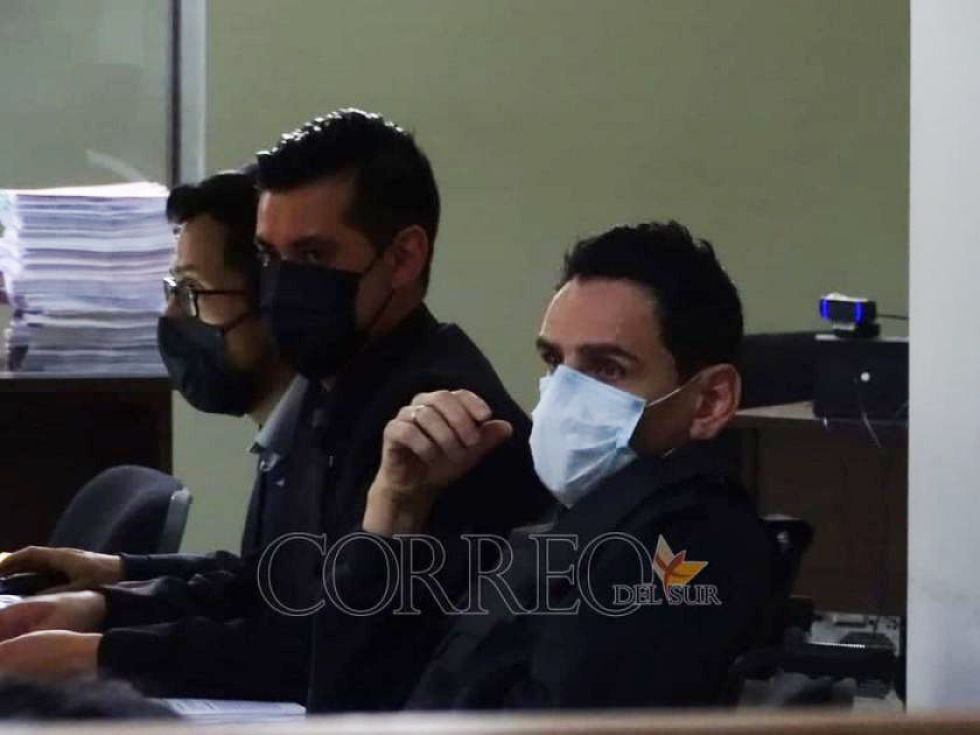 Mario Antonio 'Tonchy' Bascopé (d) durante una audiencia de medidas cautelares.
