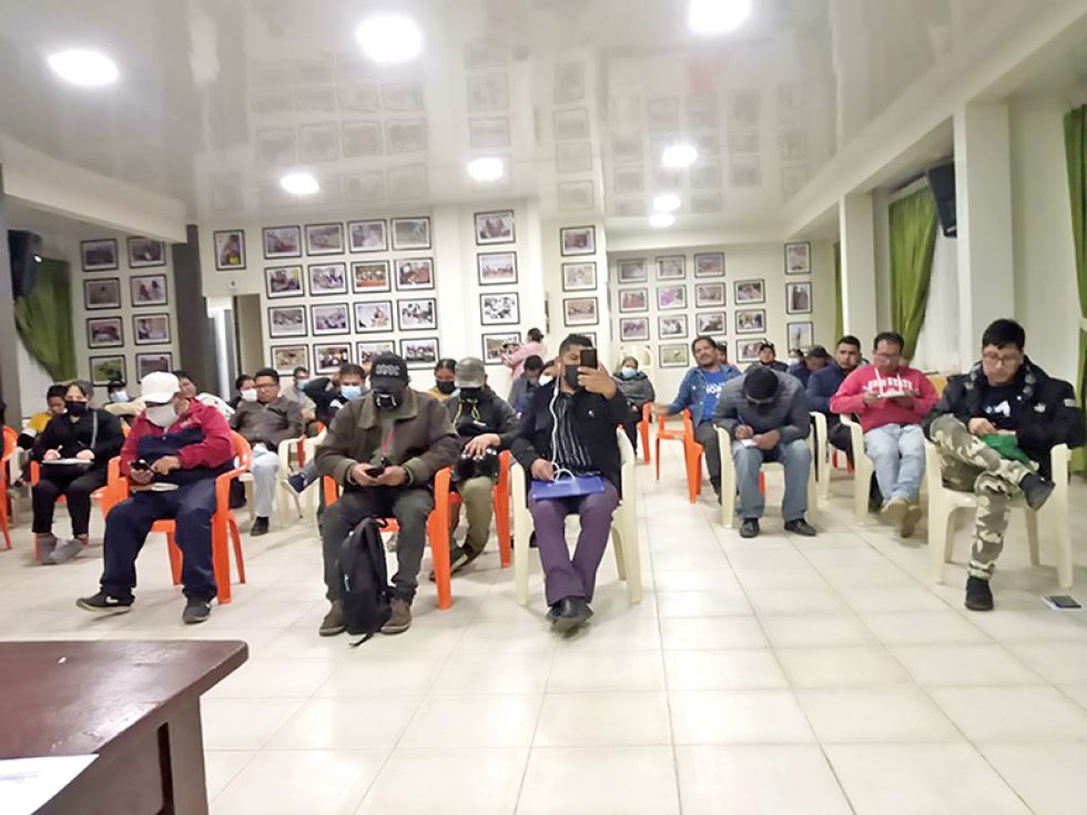 REUNIÓN. La asamblea general de presidentes de juntas de padres de familia desarrollada anoche.