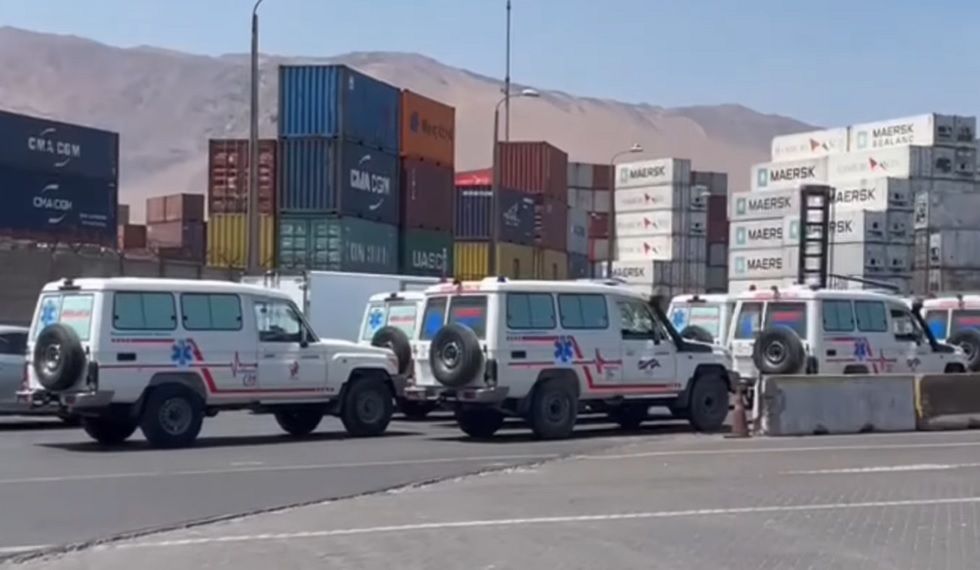 Las ambulancias adquiridas por la Gobernación de Potosí en el puerto chileno de Iquique.