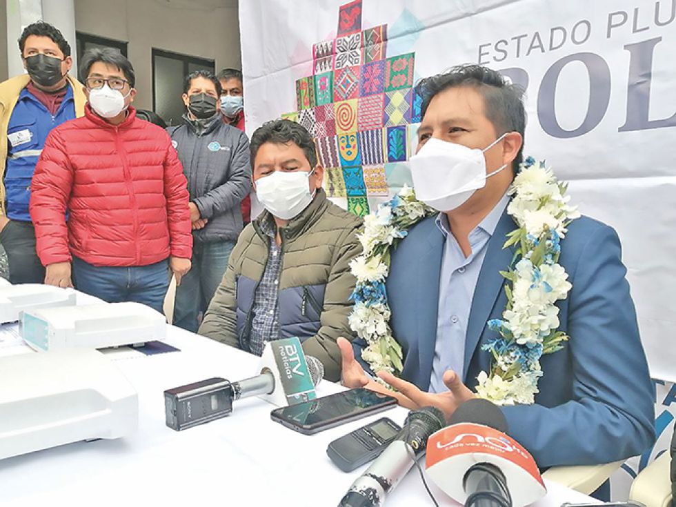 PRESENCIA. El ministro de Salud Jeyson Auza en el acto que se realizó ayer, sábado.