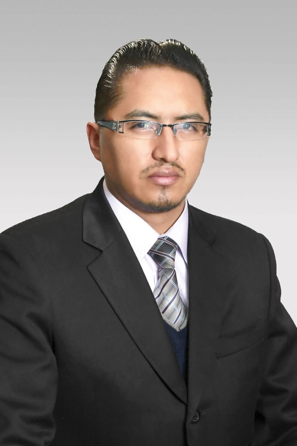 Alan E. Vargas Lima, miembro de la Academia Boliviana de Estudios Constitucionales; del Instituto Latinoamericano de Investigación y Capacitación Jurídica (LATIN IURIS – Bolivia)
