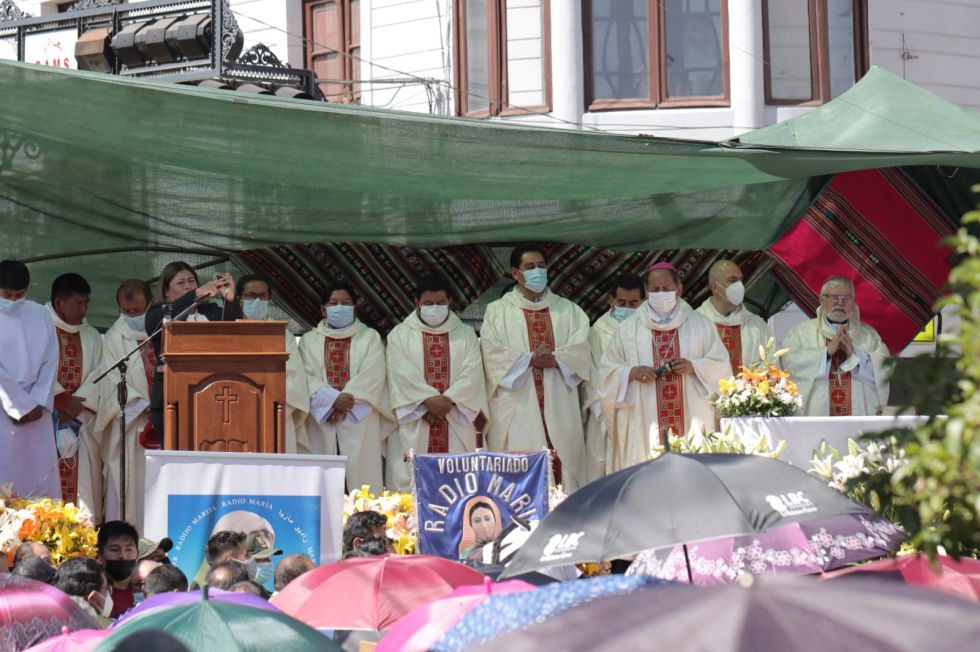 La eucaristía en honor a la Virgen de Guadalupe en la plaza 25 de Mayo.