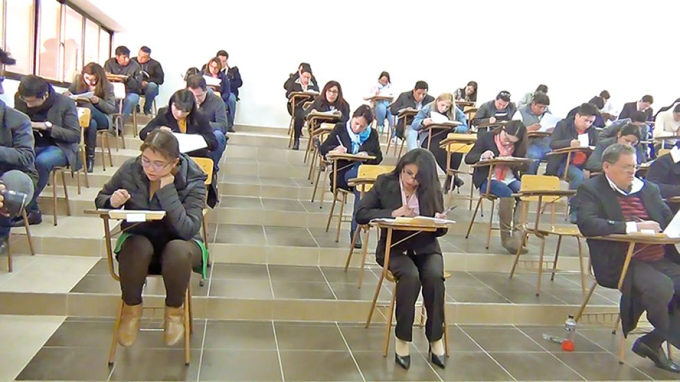 PRUEBA. Los postulantes dando examen en una de las convocatorias públicas para jueces.
