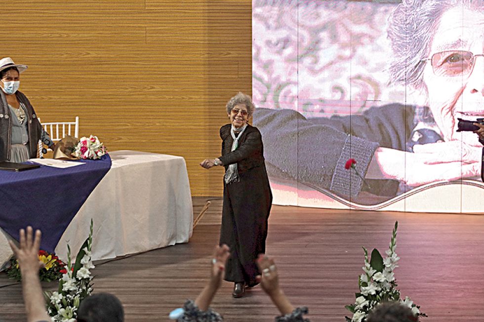 ¡Feliz Cóndor de los Andes, maestra!
