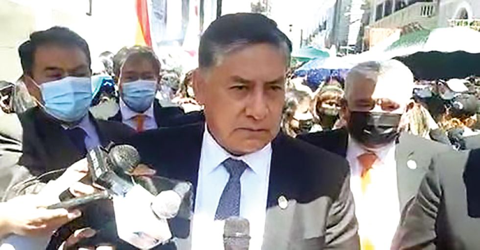 INFORME. El fiscal general, Juan Lanchipa, en declaraciones a la prensa ayer.