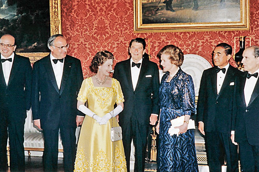 La monarca con líderes de la Cumbre Económica en 1984