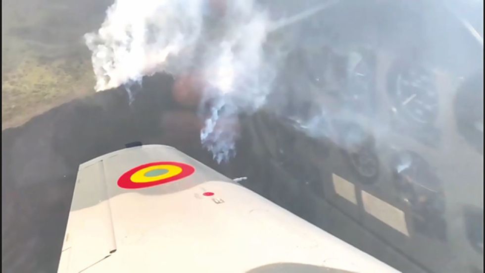EVALUACIÓN. La Fuerza Aérea de Tarija realizó un sobrevuelo a la zona afectada por el fuego.