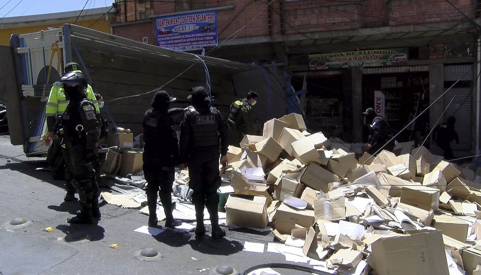 El accidente de tránsito dejó tres muertos y nueve heridos, según el reporte de Tránsito de La Paz.