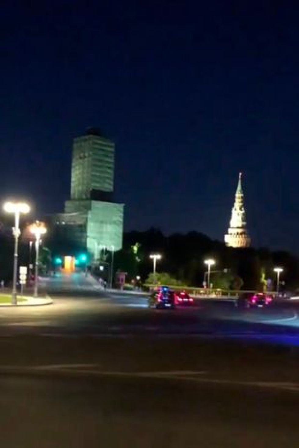 El cortejo de Vladimir Putin fue filmado en una carrera de medianoche al Kremlin en Moscú, Rusia.