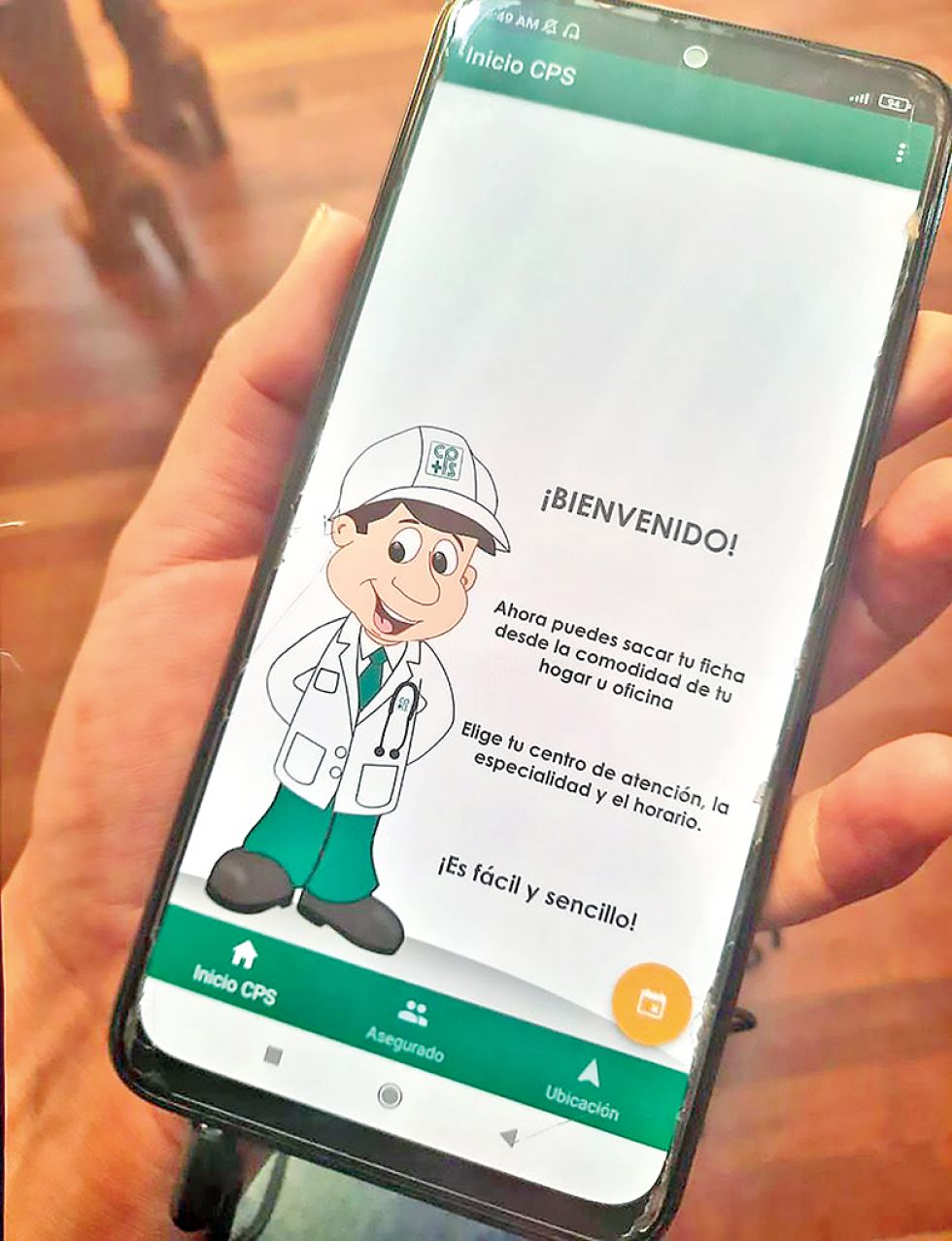 TECNOLOGÍA. Los afiliados a la Caja Petrolera acceden a fichas a través de una aplicación móvil.
