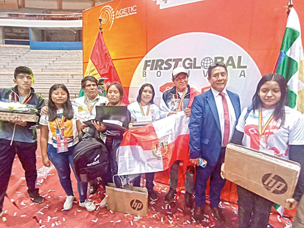 PREMIACIÓN. El acto de clausura y premiación desarrollado en el Polideportivo de Garcilazo.