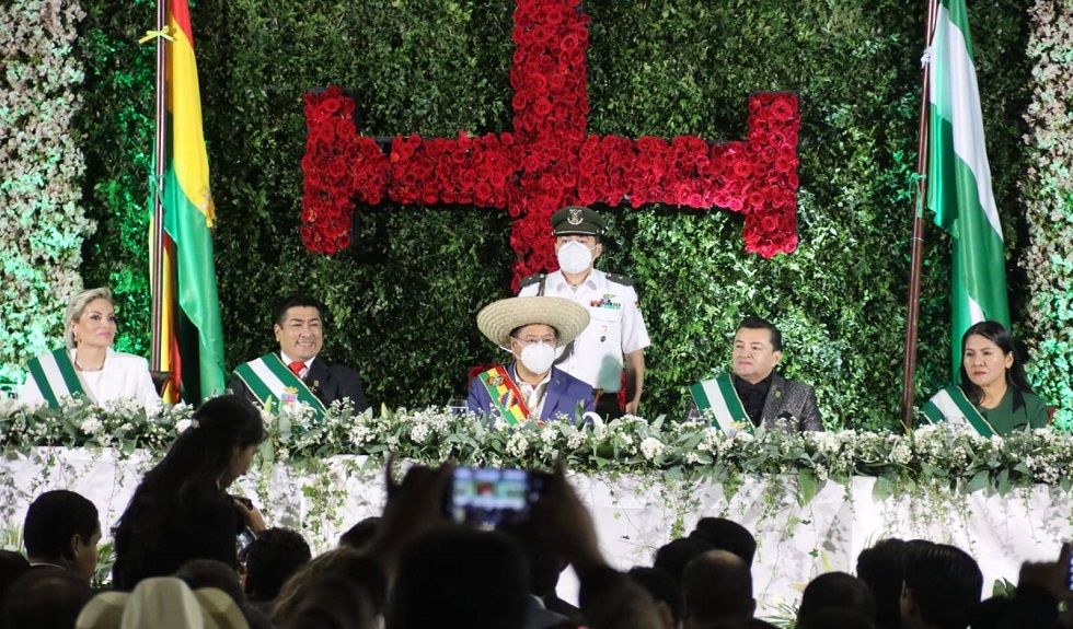 El presidente Luis Arce asistió a la sesión de honor del Concejo Municipal de Santa Cruz.