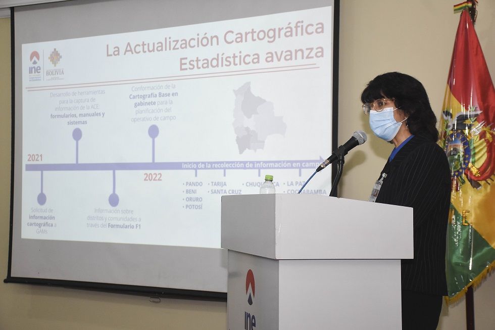 La directora de Censo y Encuestas del INE, Martha Oviedo, en conferencia de prensa este jueves.