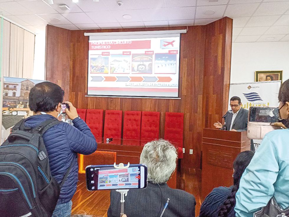CONFERENCIA. Diapositivas del Concejo Municipal que presentó el proyecto, ayer.