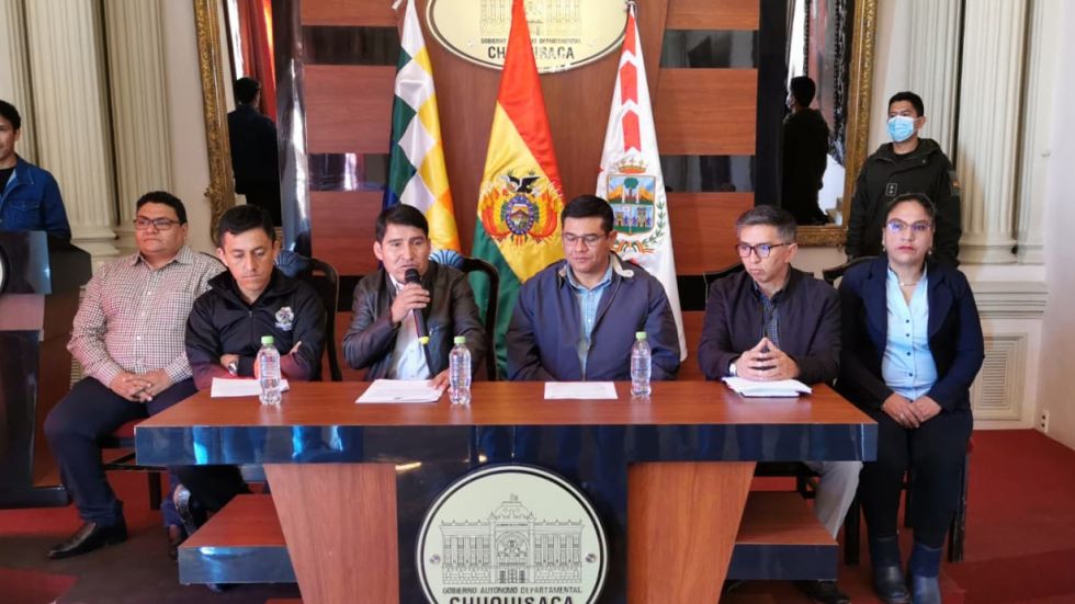 Autoridades de la Alcaldía y la Gobernación brindaron una conferencia conjunta.