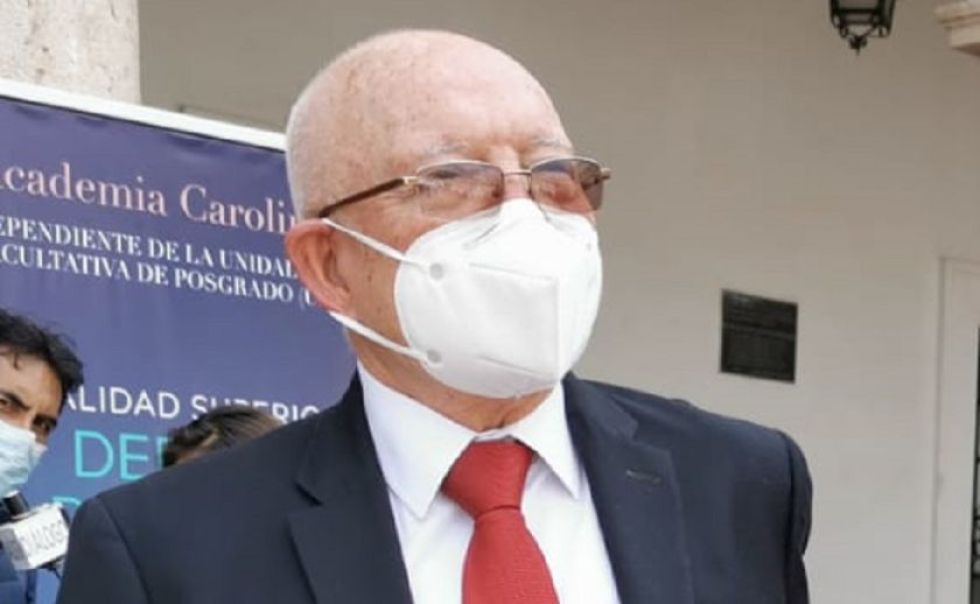 El presidente del TSE, Óscar Hassenteufel, en una visita en Sucre.