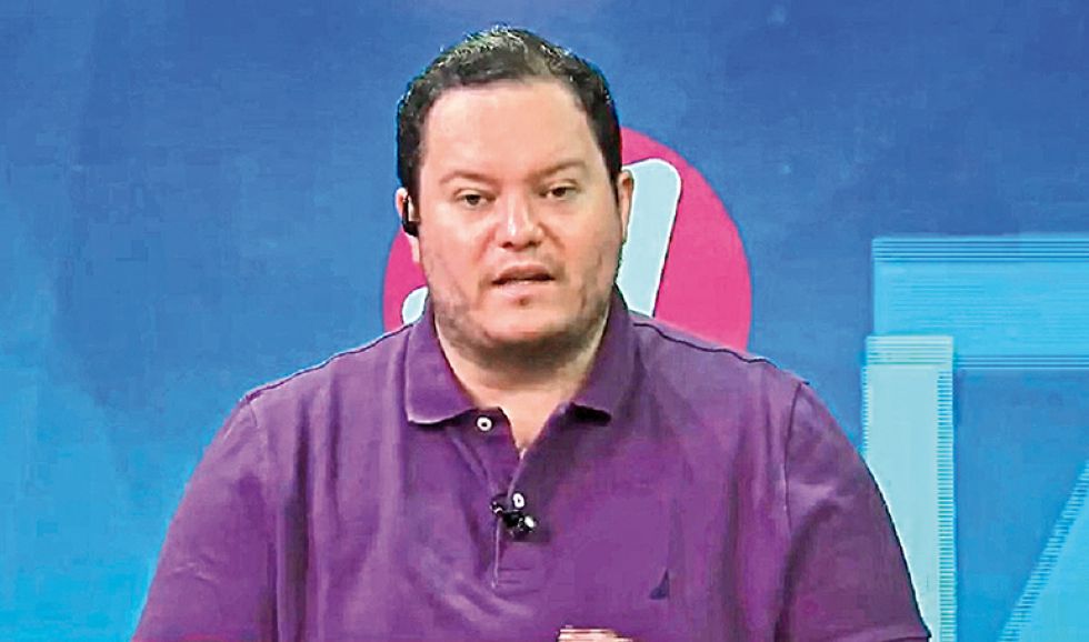AUTORIDAD. El presidente de la estatal petrolera, Armin Dorgathen, en la entrevista de ayer.