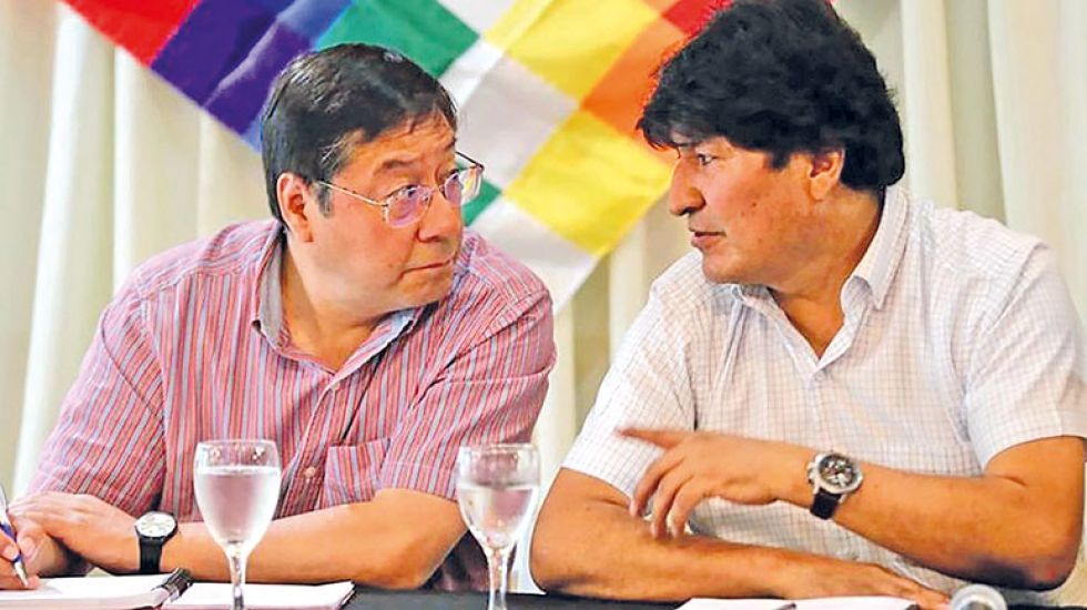 DIÁLOGO. Arce y Evo se reunieron durante cuatro horas en la gobernación de Cochabamba.