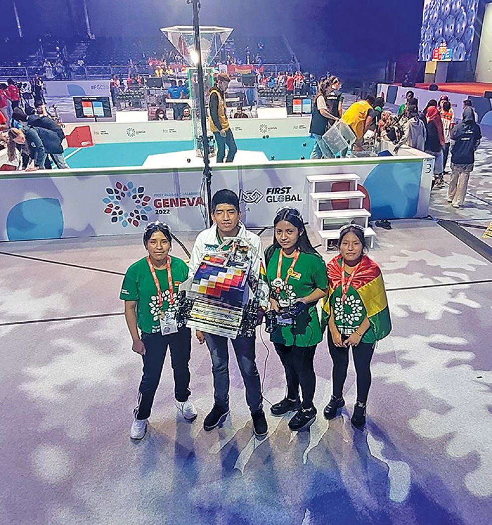 PREMIO. El equipo de Bolivia en la competición mundial que se desarrolló en Ginebra (Suiza).