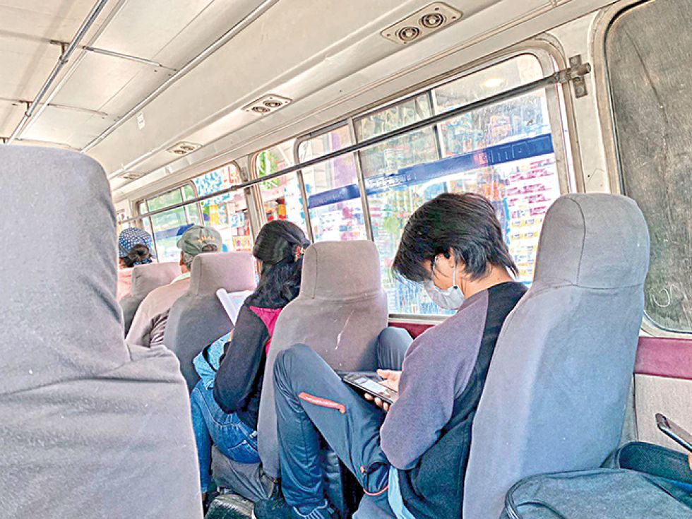 CAMPESINO. Algunos se arriesgan, otros incluso prefieren no sacar sus celulares por temor.