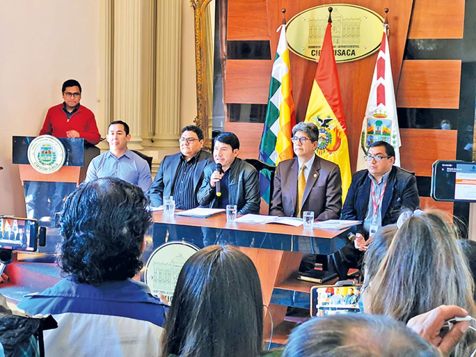 COPROPIETARIAS. Los titulares de la Gobernación y de la Universidad San Francisco Xavier brindaron ayer este informe en una conferencia de prensa.