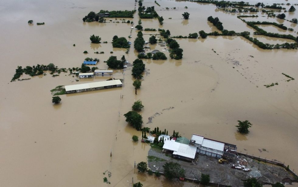 Una toma aérea de una aldea inundada en Tuguegarao, provincia de Cagayán, al norte de Manila.