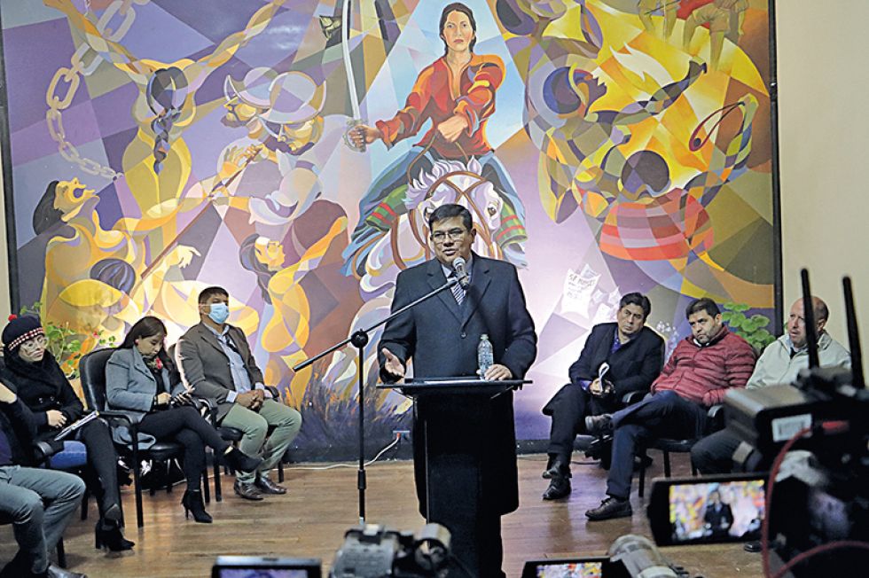 CONFERENCIA. El alcalde Enrique Leaño cuando informaba, el lunes pasado, sobre la ejecución alcanzada hasta octubre.
