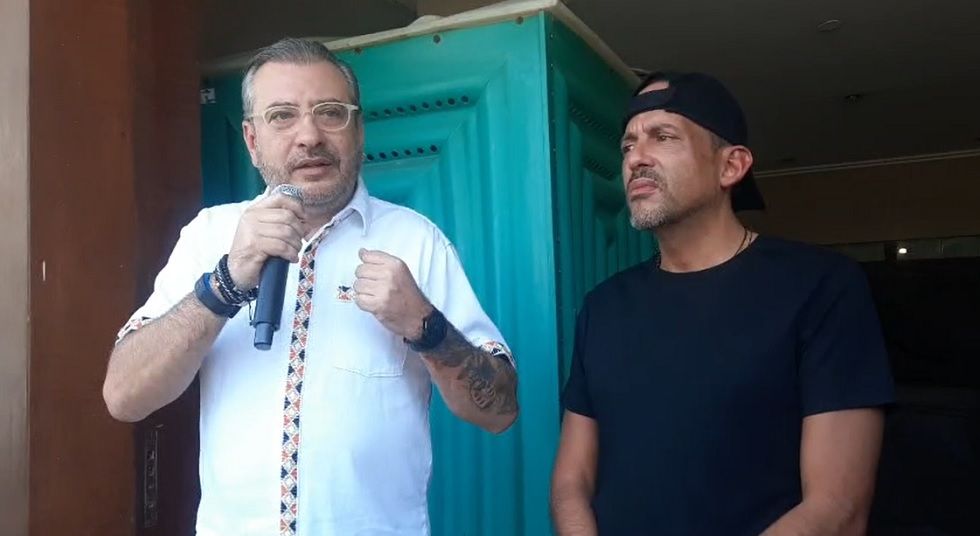 El presidente del Comité pro Santa Cruz, Rómulo Calvo, y el gobernador Luis Fernando Camacho.