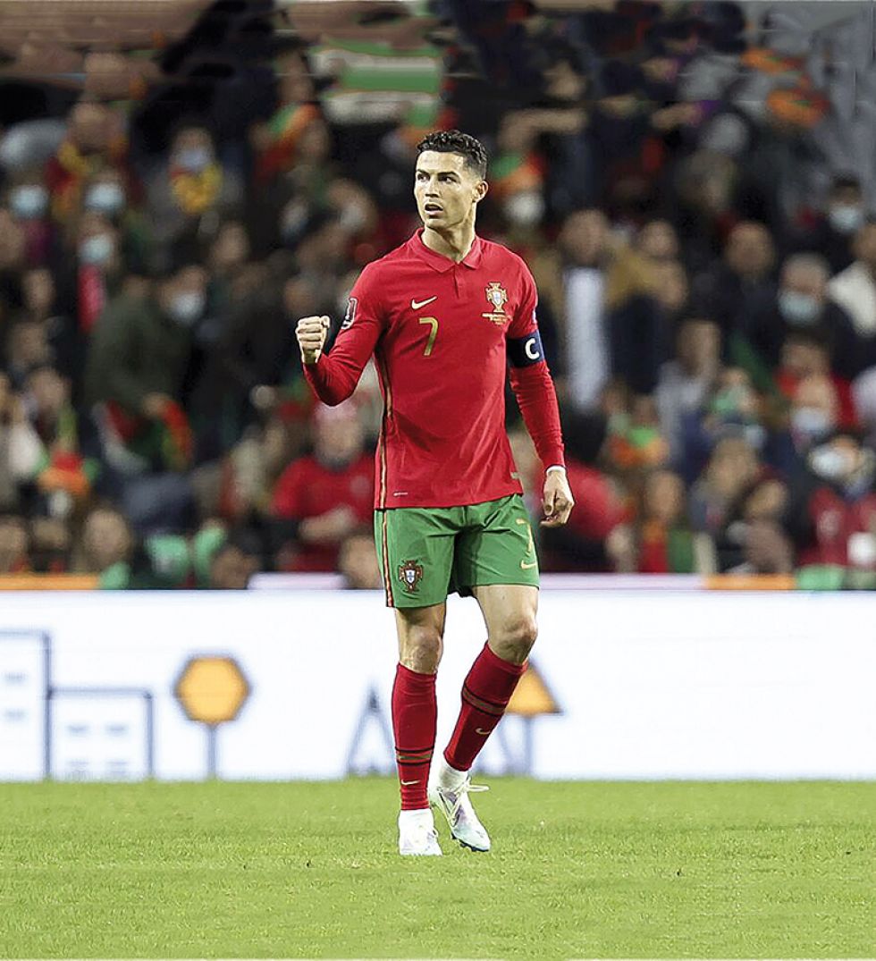 El presente del portugués no es nada alentador, ya que esta temporada fue desplazado a la banca en el United.