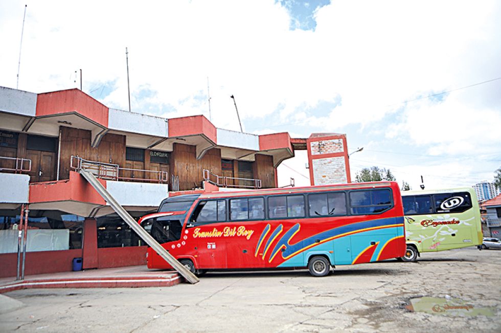 FACHADA. La Terminal de Buses.