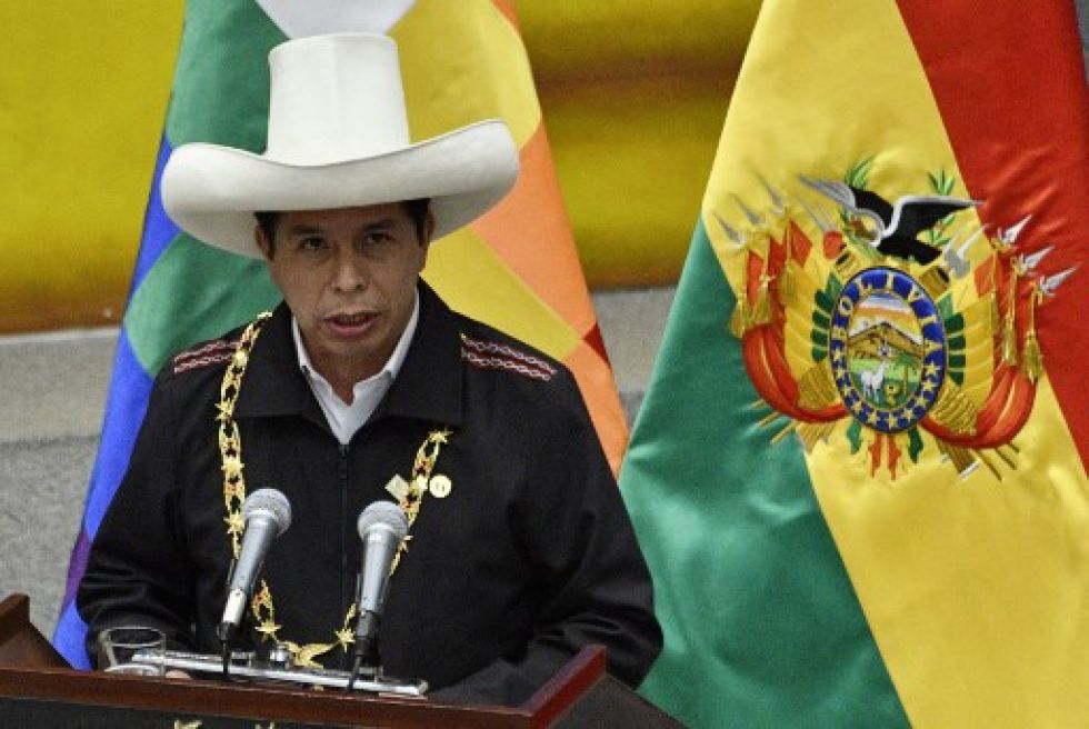 El presidente de Perú, Pedro Castillo, en su llegada a Bolivia en octubre de 2021.
