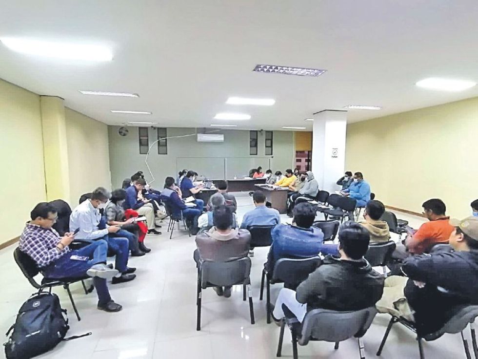 PROCESO. La audiencia de medidas cautelares comenzó a las 18:45 y concluyó alrededor de las 24:00 en el Juzgado 1º de Instrucción en lo Penal.
