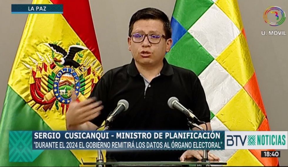 El ministro de Planificación, Sergio Cusicanqui, durante su conferencia de prensa.