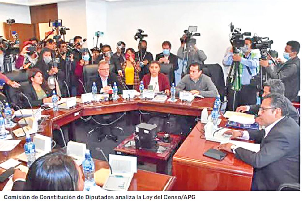 LEGISLATIVO. La Comisión de Constitución decretó dos cuartos intermedios en su trabajo, ayer.