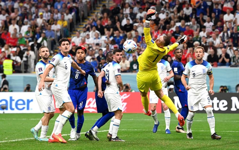 El portero inglés Jordan Pickford en una de sus intervenciones en el partido entre Inglaterra y Estados Unidos.