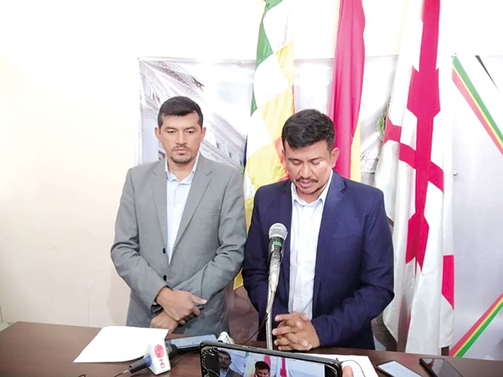REPRESENTANTES. Los asambleístas departamentales Isaac Tejerina (izq.) y Luis Ayllón .