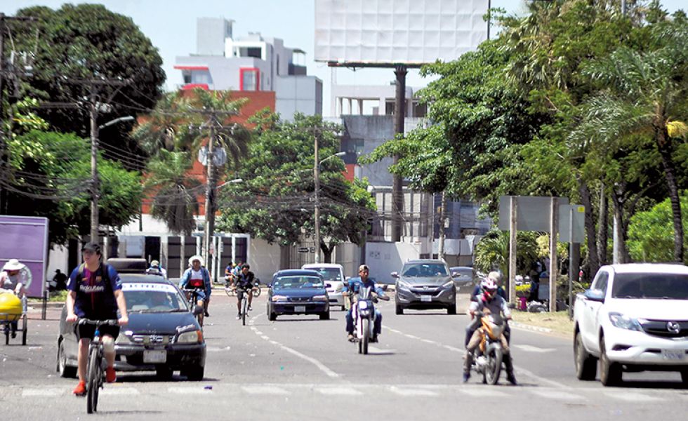 SANTA CRUZ. La normalidad retornó de a poco a la capital oriental tras la suspensión del paro.