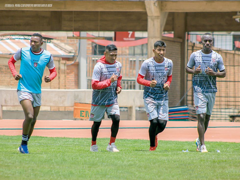 Marco Vásquez (i), Ronald Gallegos (2i), José Rojas (2d) y Jhonatan Franco durante uno de los últimos entrenamientos de Universitario.