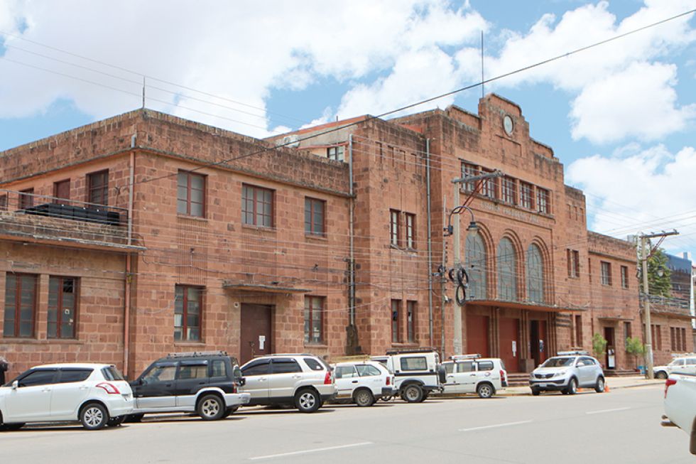 SUCRE. La Escuela de Jueces del Estado funciona en este edificio de la exestación de ferrocarriles.