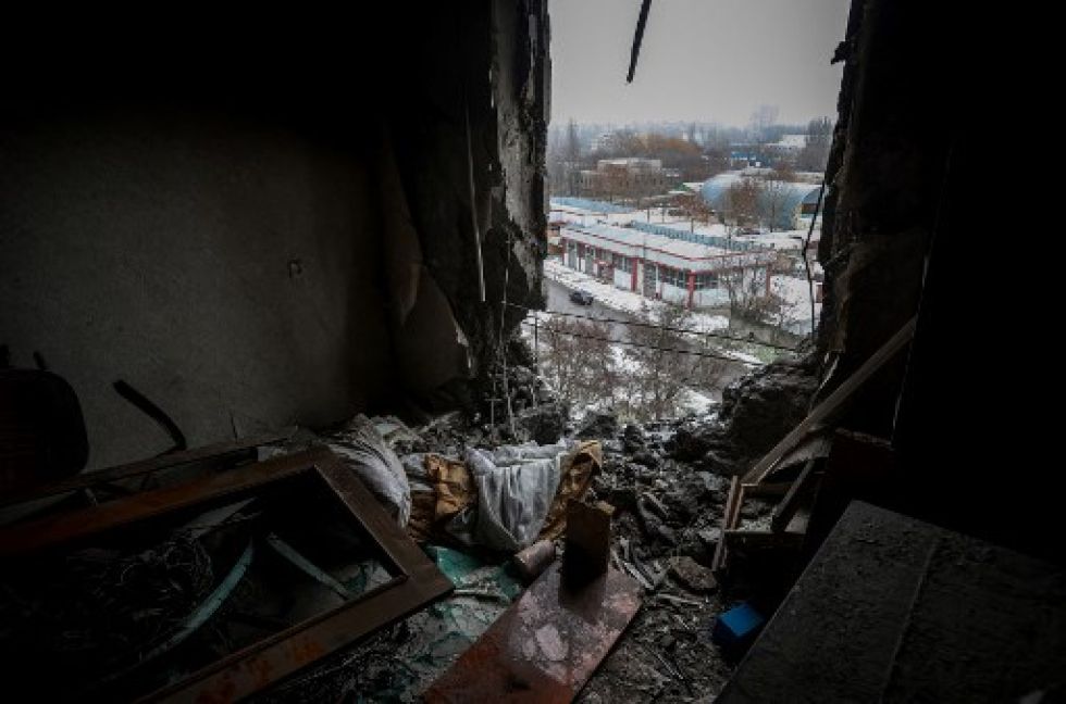 Imagen referencial. Un apartamento dañado en un edificio residencial de varios pisos luego del ataque ruso en la ciudad de Kherson, en el sur de Ucrania.