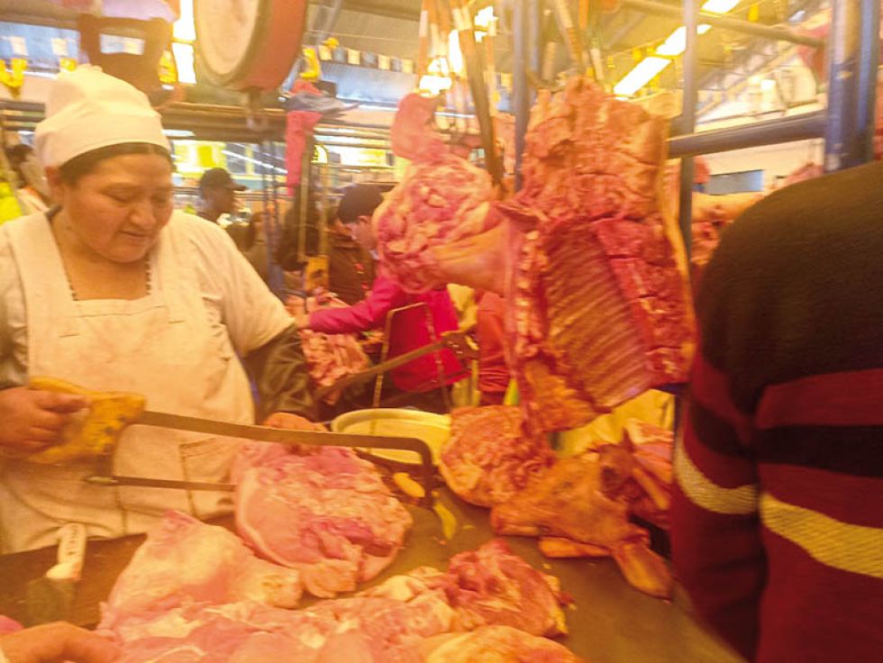 VENTA. Así se vieron las calles aledañas al Mercado Campesino.