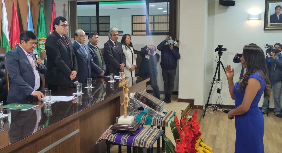 El juramento de María Tereza Garrón como presidenta del Tribunal Agroambiental.