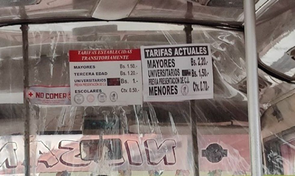 Los letreros con los que circula uno de los micros del Sindicato San Cristóbal.