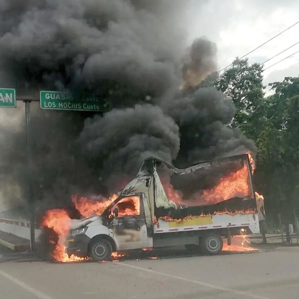 CULIACAN. La población vivió escenas de una película de terror en las calles de la ciudad.