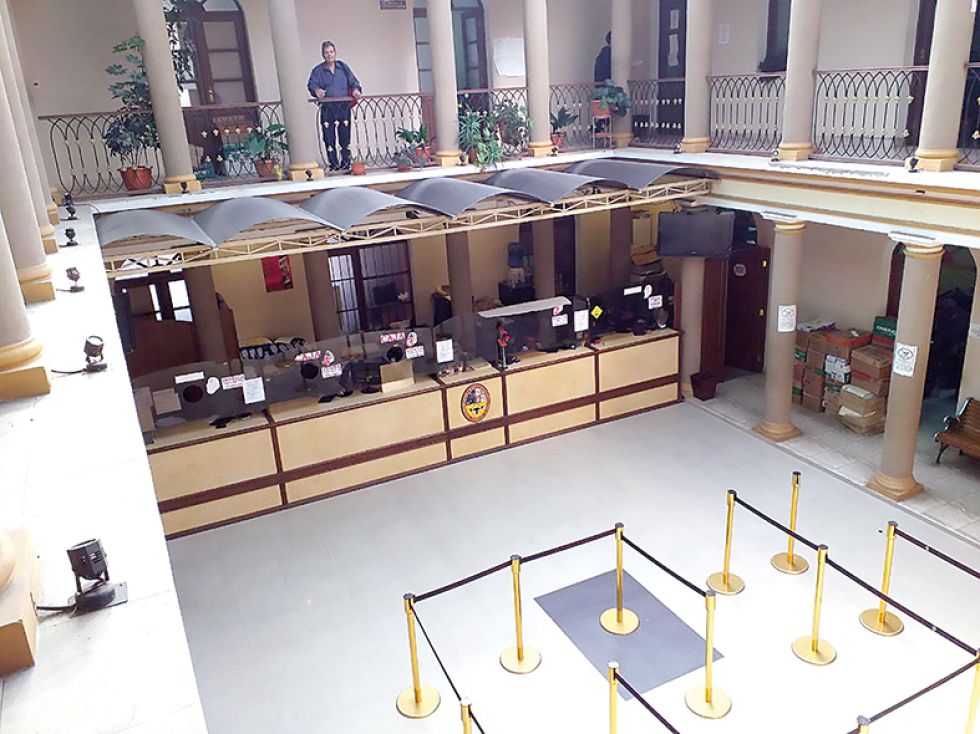 RECURSOS. La oficina de ingresos de la Universidad San Francisco Xavier de Chuquisaca.