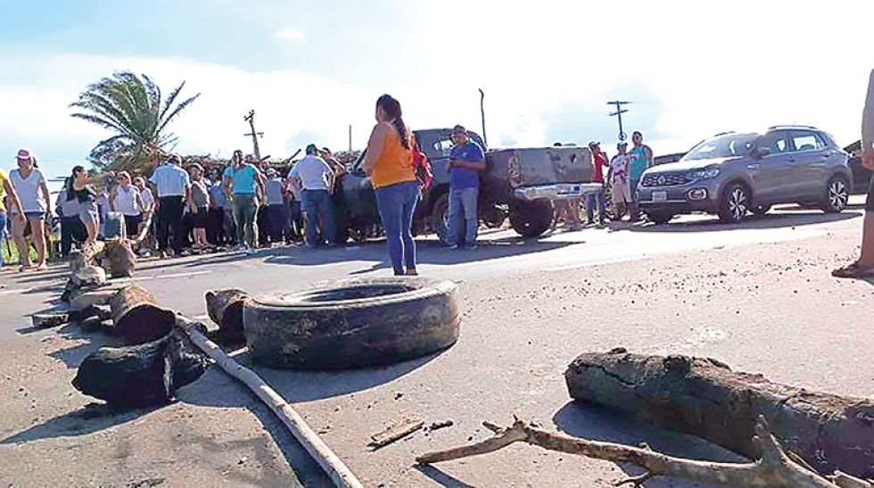 PROTESTA. Los bloqueos de los ciudadanos continúan en diferentes carreteras de Santa Cruz.