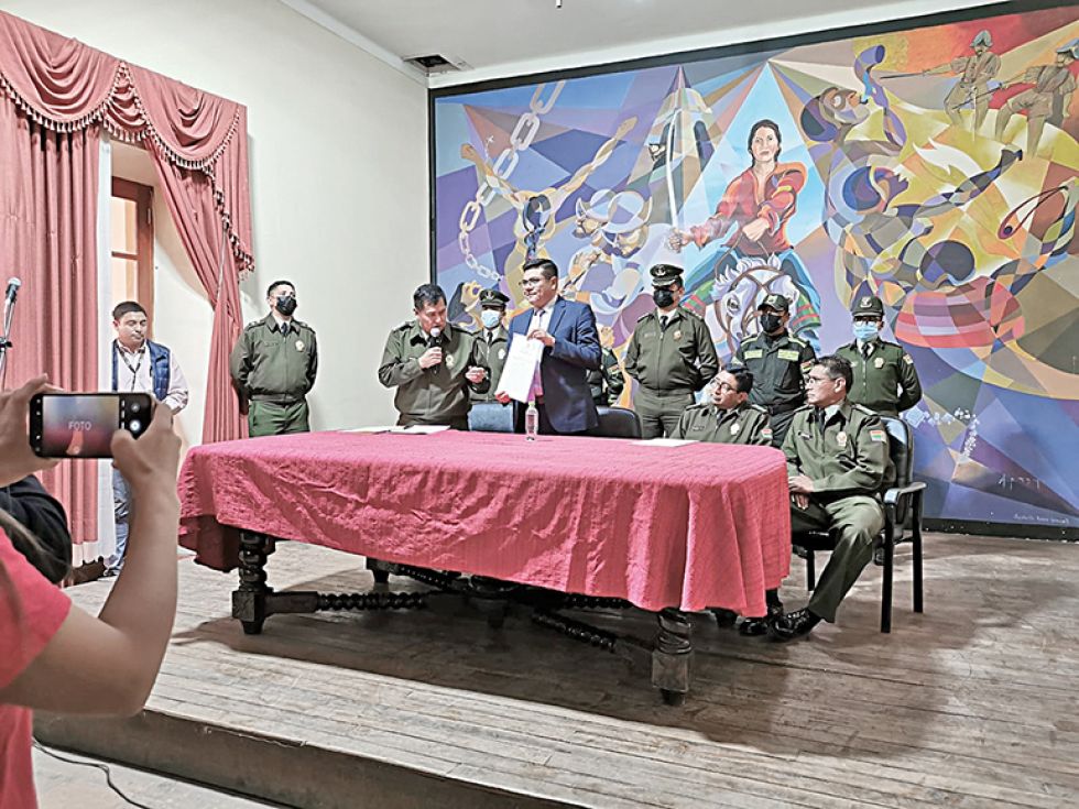 POSGRADO. El anuncio fue realizado por el Alcalde de Sucre y los jefes policiales.